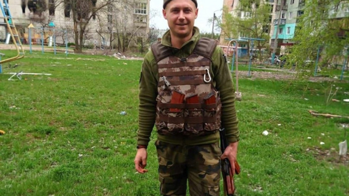 «Після поранення він розмовляв очима» – історія ветерана, який вже чотири роки заново вчиться говорити