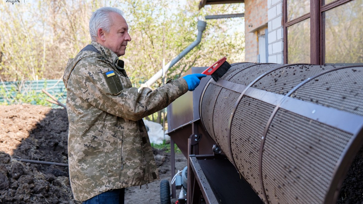 Ветеран із Запоріжжя отримав грант та створив бізнес на екодобривах – подробиці