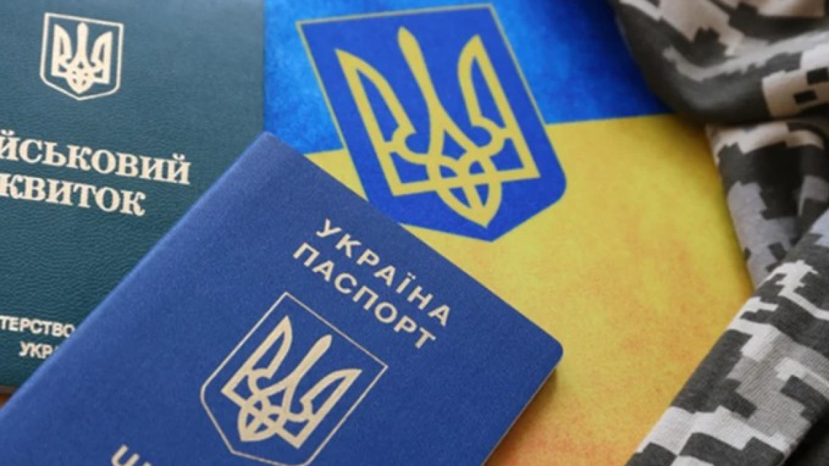 Чи можна батьку-одинаку виїхати з України без дитини: відповідь юристів