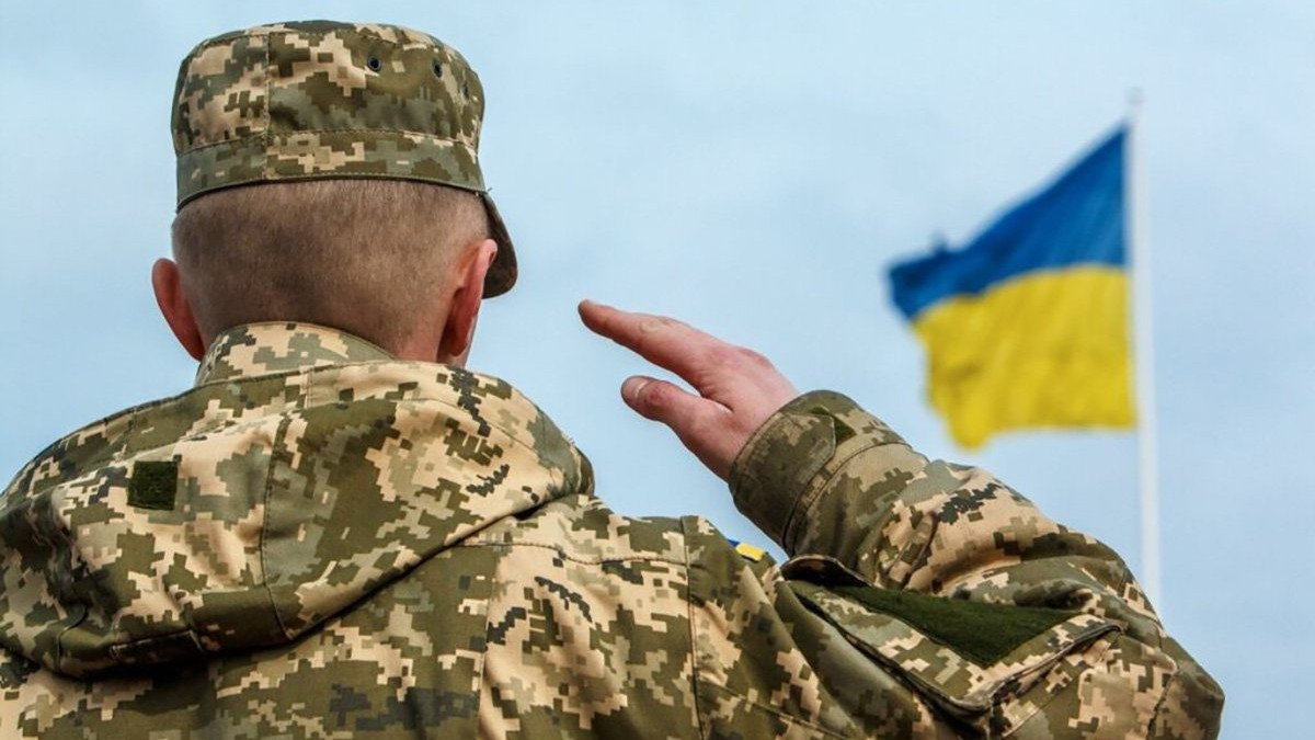 Звільнення зі служби для догляду за хворою мамою: коли можуть відмовити