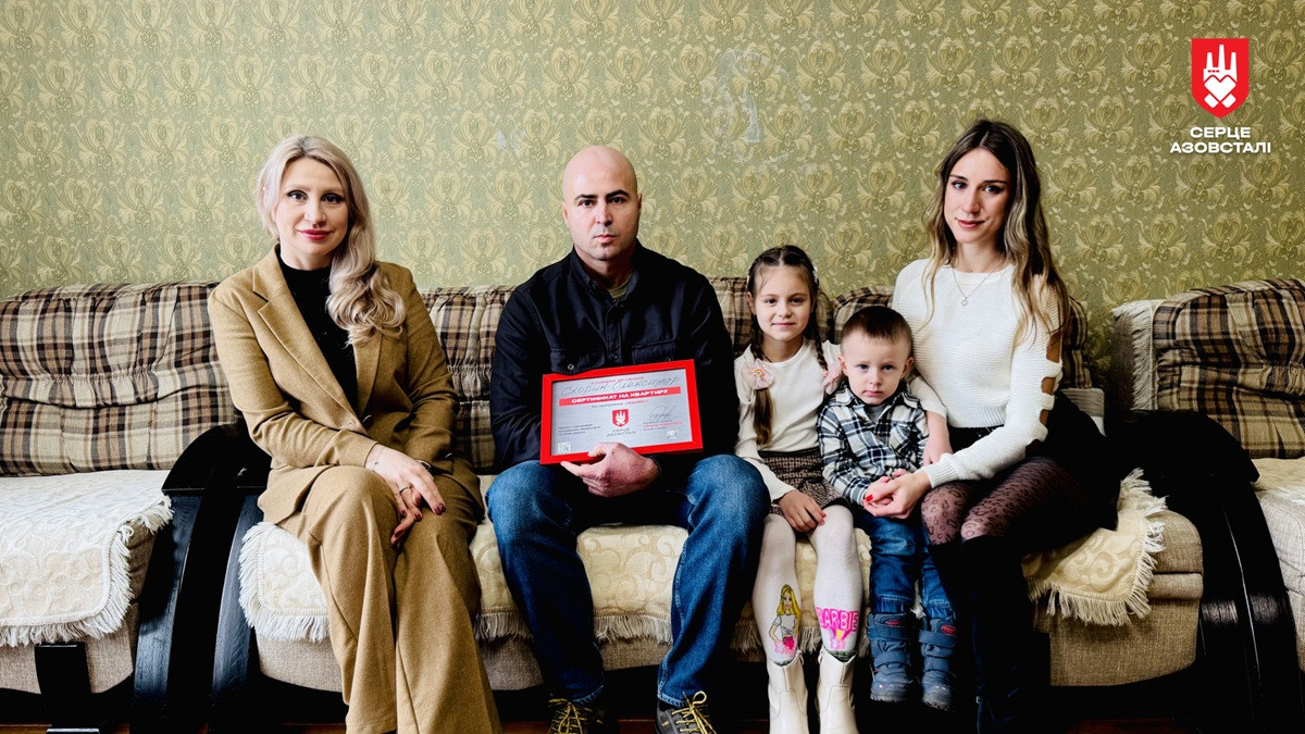 Пережив три зупинки серця при виході в полон: захисник Маріуполя Олександр Скорик отримав квартиру від 