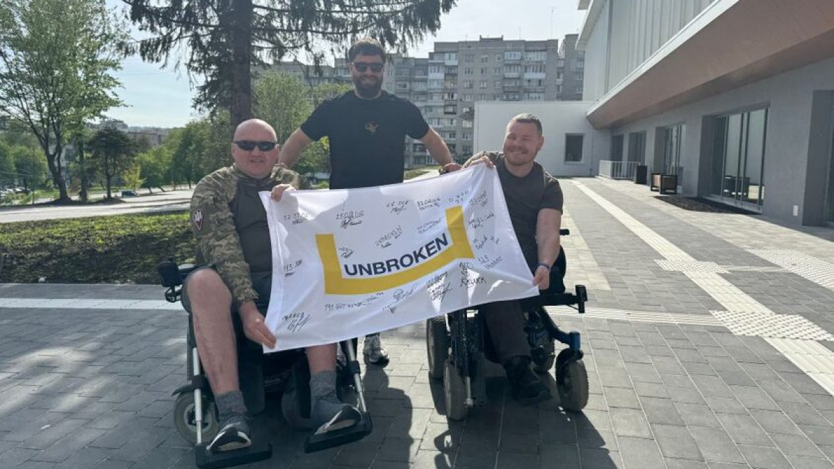 Українські ветерани з ампутаціями вирушили на Еверест, щоб зібрати кошти для центру Unbroken
