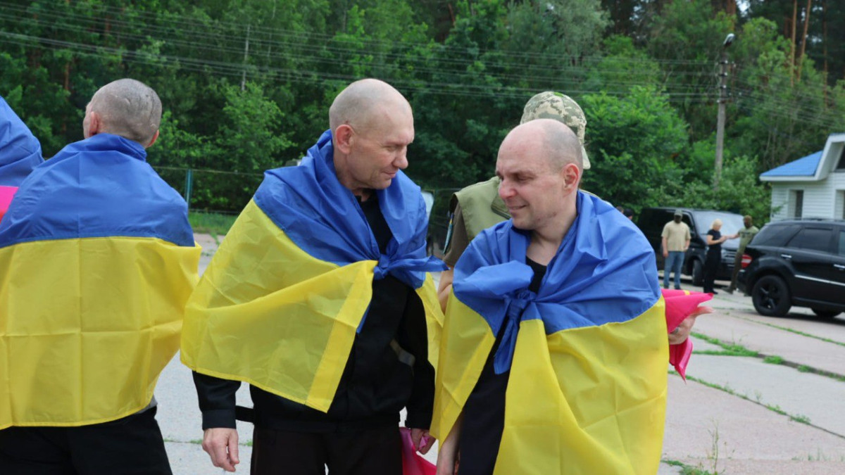 Групова підтримка серед своїх: військових після полону запрошують у 
