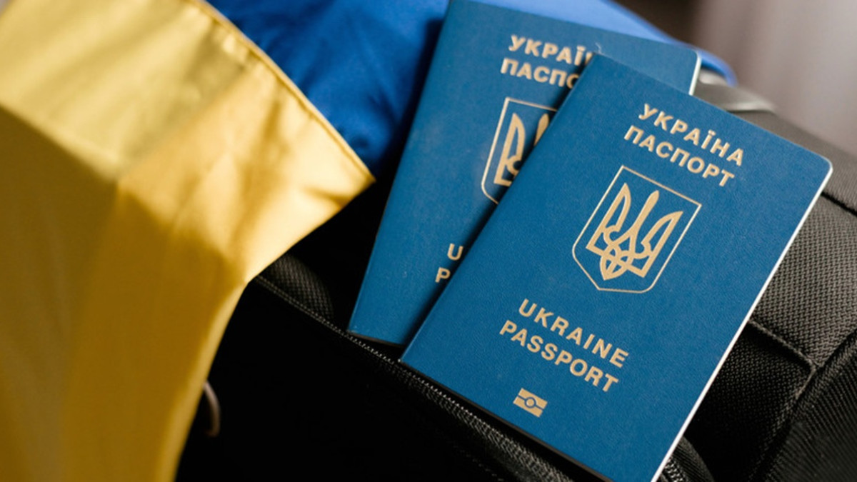 Чоловіки віком до 23 років можуть необмежено виїжджати з України: оновлені правила перетинання кордону