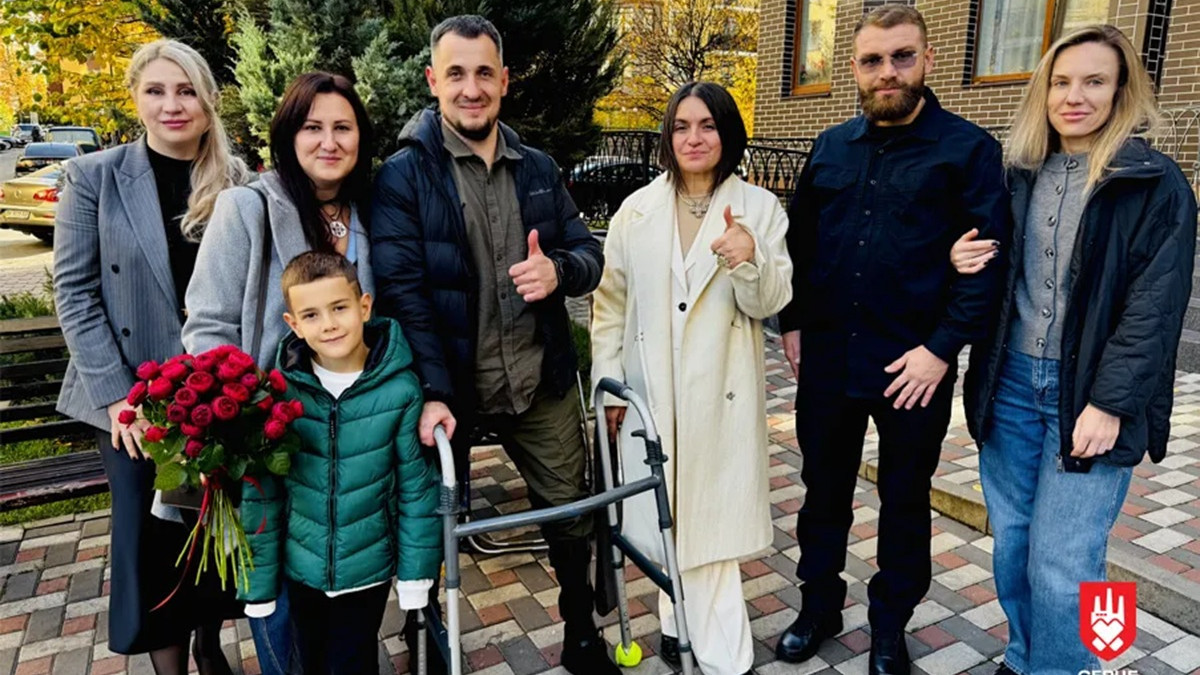Потрапив у полон з ушкодженням спинного мозку: захисник Маріуполя Павло Познанський отримав квартиру від 