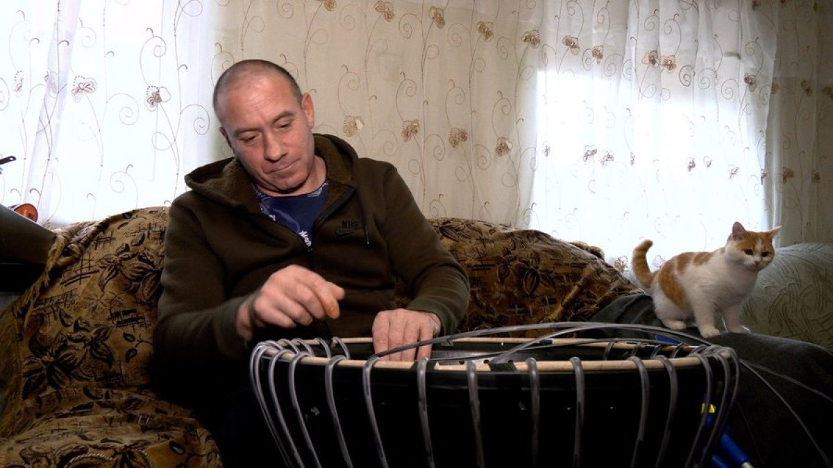 Корзини та кашпо – після втрати ноги ветеран відкрив власну справу з плетіння декоративних виробів