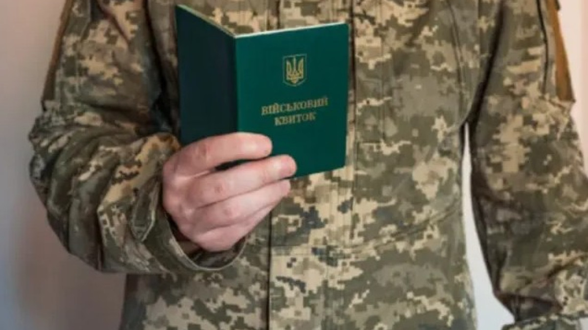 Військовий пішов у СЗЧ: чи заблокують йому банківську картку