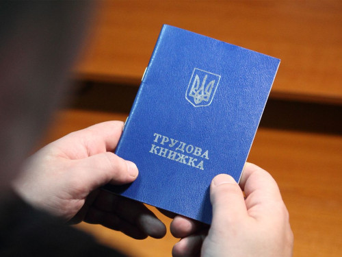 Трудова книжка не оцифрована – у ПФУ пояснили, чи вплине це на пенсію