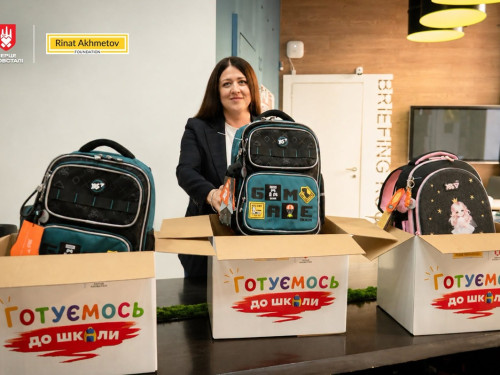 Готуємося до школи разом: 150 дітей оборонців Маріуполя отримали шкільні набори