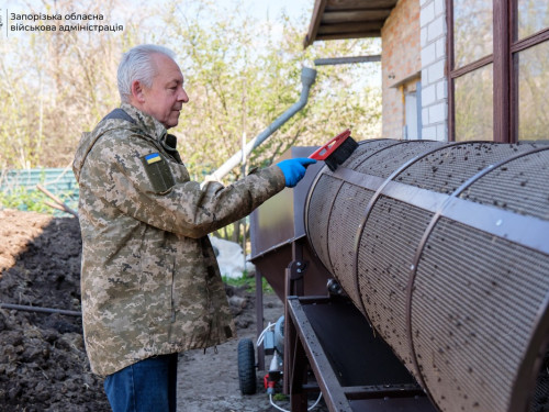 Ветеран із Запоріжжя отримав грант та створив бізнес на екодобривах – подробиці