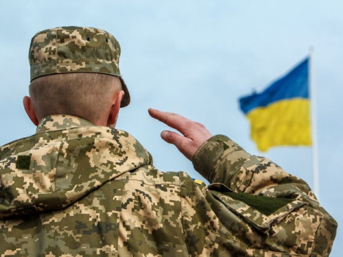 Звільнення зі служби для догляду за хворою мамою: коли можуть відмовити