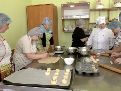 На Вінниччині родини ветеранів безкоштовно навчаються кондитерській справі – подробиці