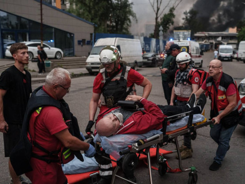 Сталева броня для життя: як Метінвест підтримує військових і цивільних медиків на передовій та в тилу