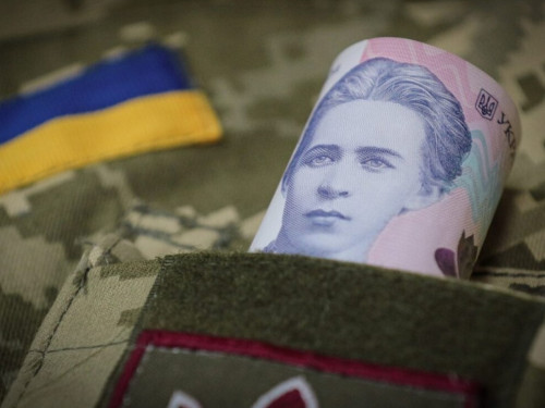 Нові виплати військовим: коли та скільки нарахують захисникам на фронті і в тилу