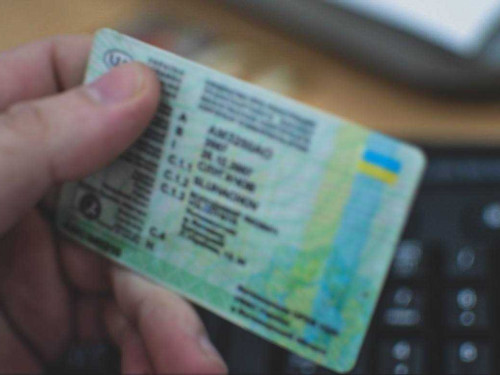 Втрата документів через війну: водійські посвідчення та техпаспорт тепер відновлюють безкоштовно