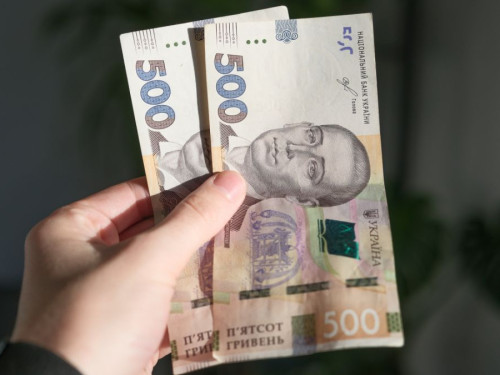 Які виплати можуть отримувати учасники бойових дій та особи з інвалідністю внаслідок війни – роз’яснення