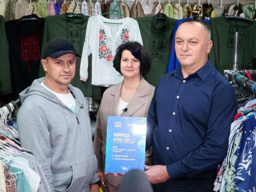 «Важливо нагадувати людям про українське» - на Вінниччині ветеран відкрив вишивальний бізнес
