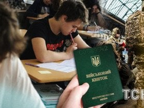 Військовий облік 17-річних: чи погоджує ТЦК виїзд за кордон