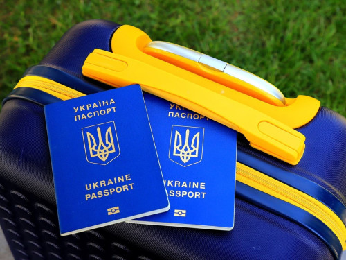 Виїзд за кордон – чи можуть заброньовані працівники поїхати у відпустку