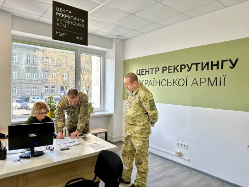 Водії, стрільці, оператори БПЛА – які спеціальності обирають в рекрутингових центрах