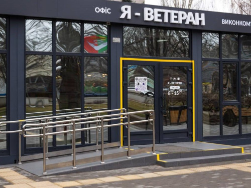 В одному місці – 600 послуг: на Дніпропетровщині відкрили модульний центр 