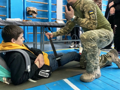 «У кожній школі має бути ветеран» – звільнених військових хочуть долучити до викладання  «Захисту України»