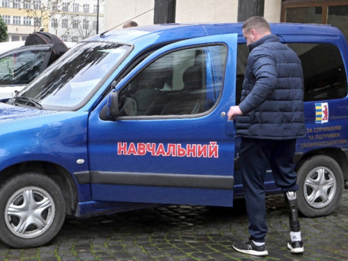 Ветеранам – безкоштовно: в Ужгороді працює автошкола для людей з інвалідністю