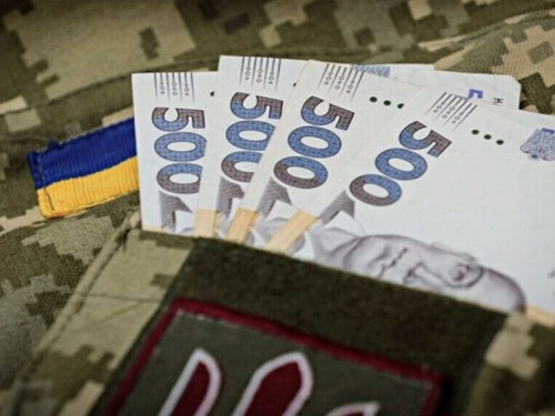 Оборонці та члени родин загиблих воїнів мають право на виплати за державні нагороди - деталі