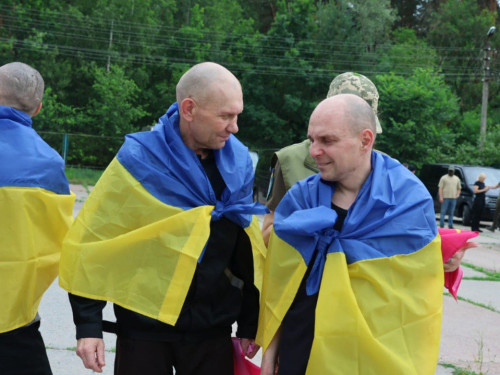 Групова підтримка серед своїх: військових після полону запрошують у 