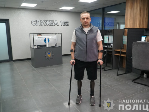 Життя врятували дві пляшки води: ветеран Назар Вікторовський після втрати ніг служить у поліції