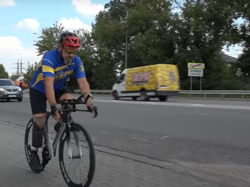 Ціль – Паралімпійські ігри: ветеран Ярослав Бегас на протезі активно займається велоспортом