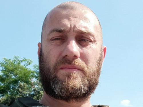 Мерч, шеврони, посуд: ветеран Роман Романюк відкрив сувенірний бізнес на кошти гранту