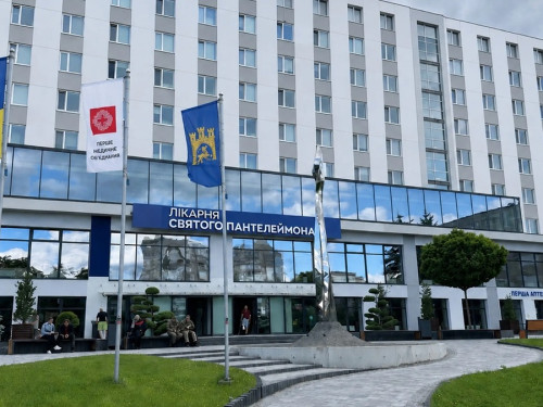 З полону повернувся на милицях: захиснику Маріуполя замінили кульшовий суглоб, який стерся за час війни