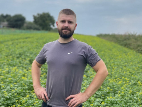 Із садівників у захисники та назад: як ветеран Сергій Риков на Вінниччині розвиває ягідний розсадник