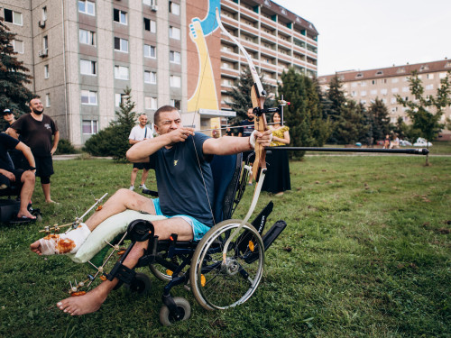 «Стріляти з лука можна навіть зубами» - в Івано-Франківську олімпійська призерка тренує ветеранів