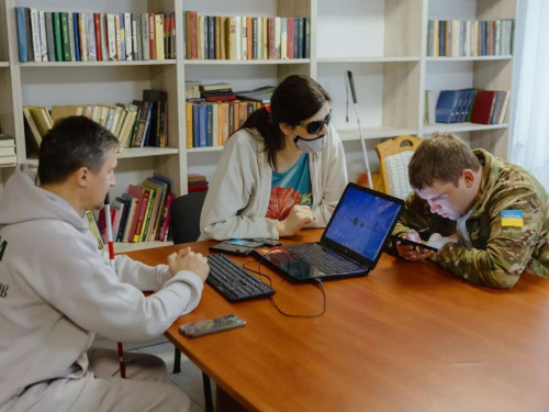 На Київщині проводять реабілітацію для ветеранів, які втратили зір – подробиці 
