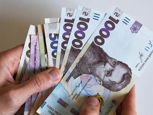 Нові правила виплат для ВПО: що змінилося і хто може отримати допомогу
