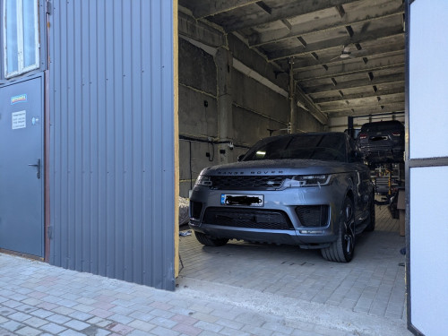Перспективний бізнес та місце для своїх: ветеран Тарас Рижий відкрив автомайстерню в Луцьку