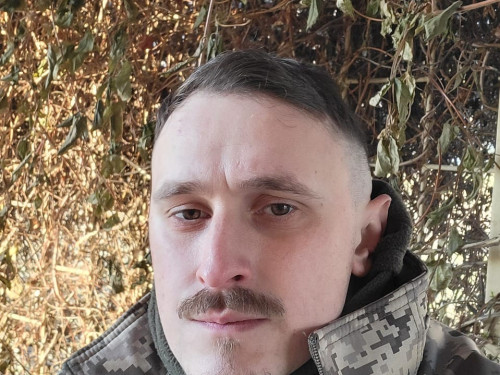 Художник, сапер, кар’єрний консультант – як після 32 операцій ветеран із Чернівців допомагає іншим знайти себе