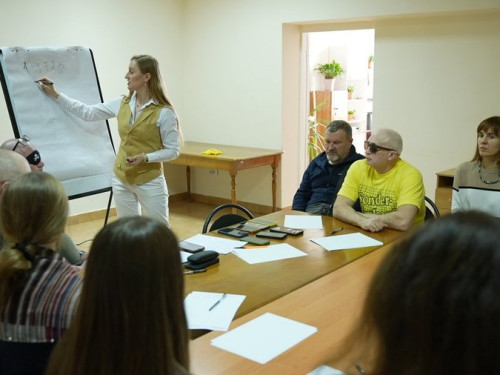 У Вінниці психолог допомагає ветеранам із порушеннями зору адаптуватися до цивільного життя – подробиці