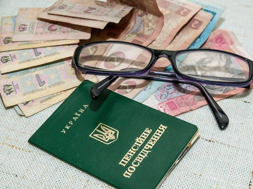 Пенсіонерам можуть призупинити виплати з 1 квітня – хто під загрозою